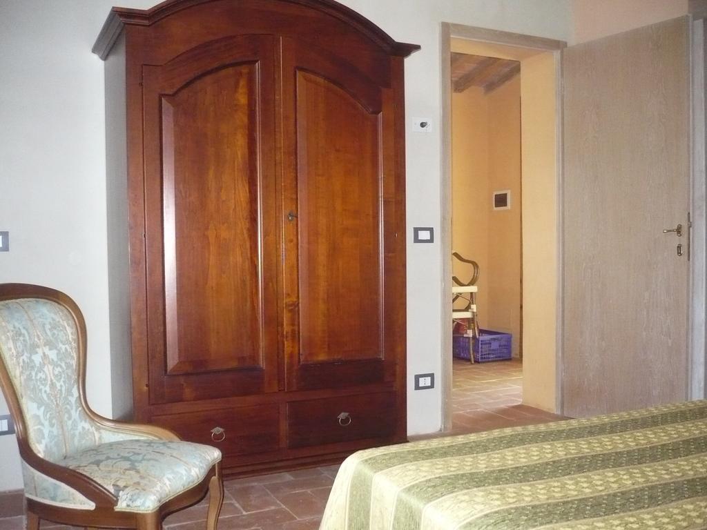 Casa Vacanze "Casale Al Pino" Riparbella Kültér fotó