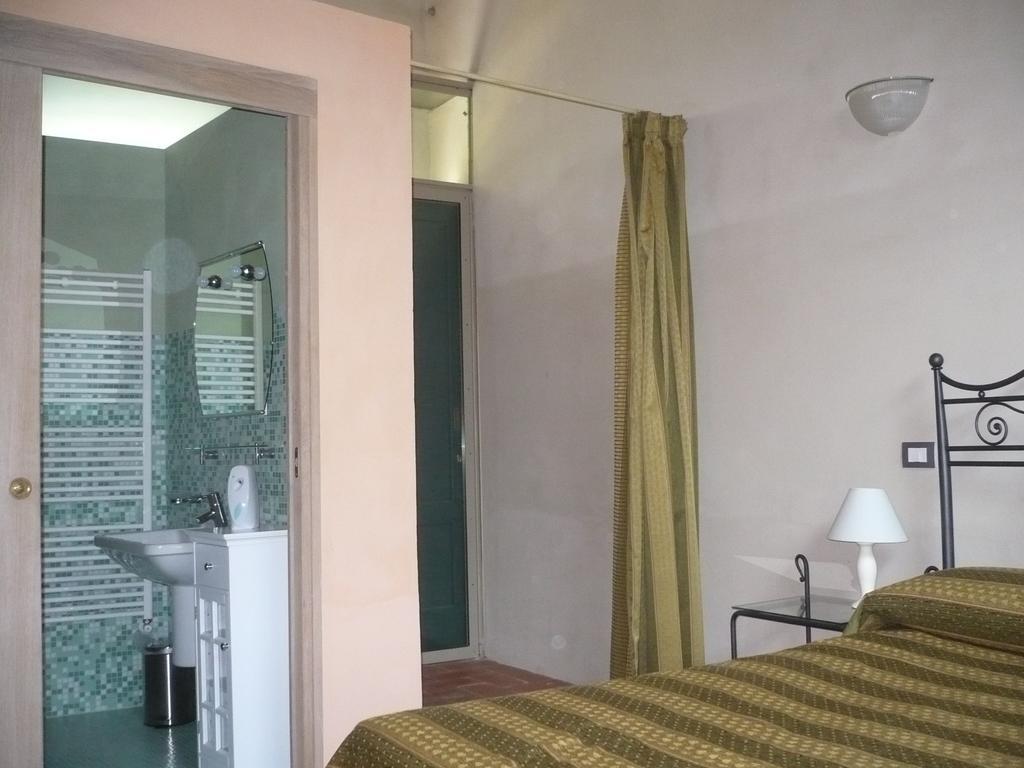 Casa Vacanze "Casale Al Pino" Riparbella Kültér fotó