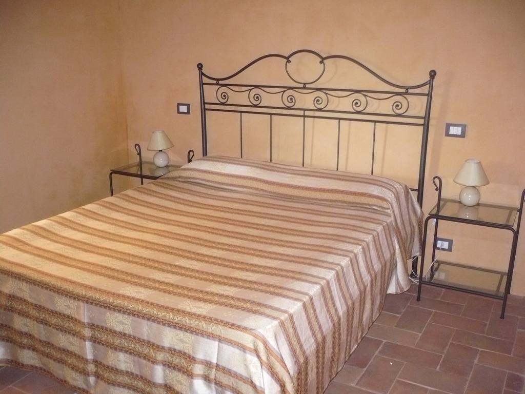 Casa Vacanze "Casale Al Pino" Riparbella Kültér fotó