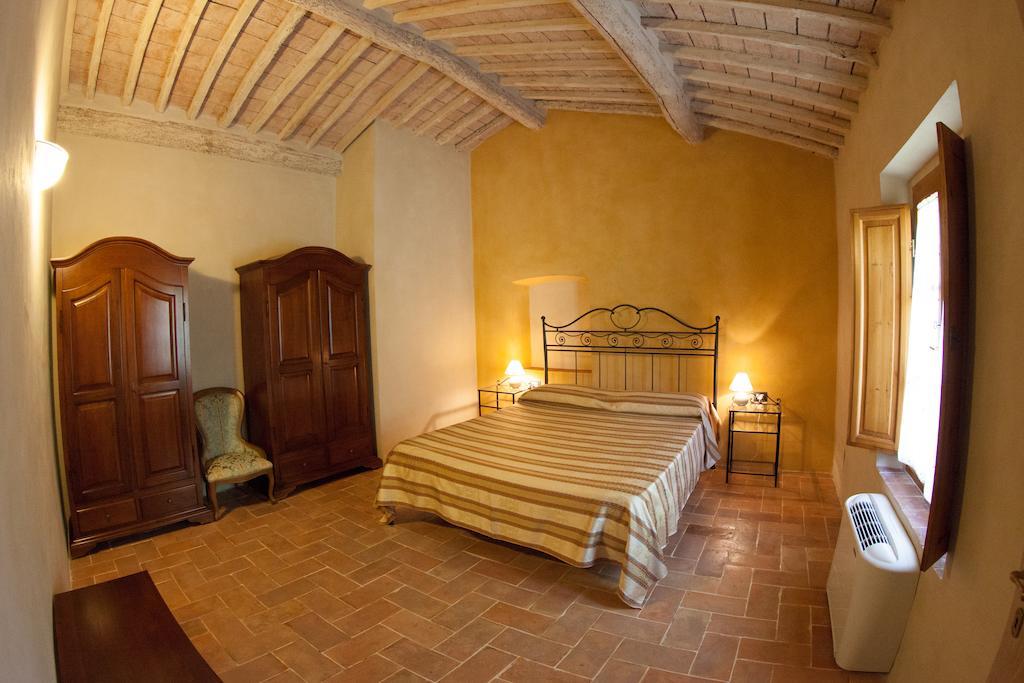 Casa Vacanze "Casale Al Pino" Riparbella Szoba fotó