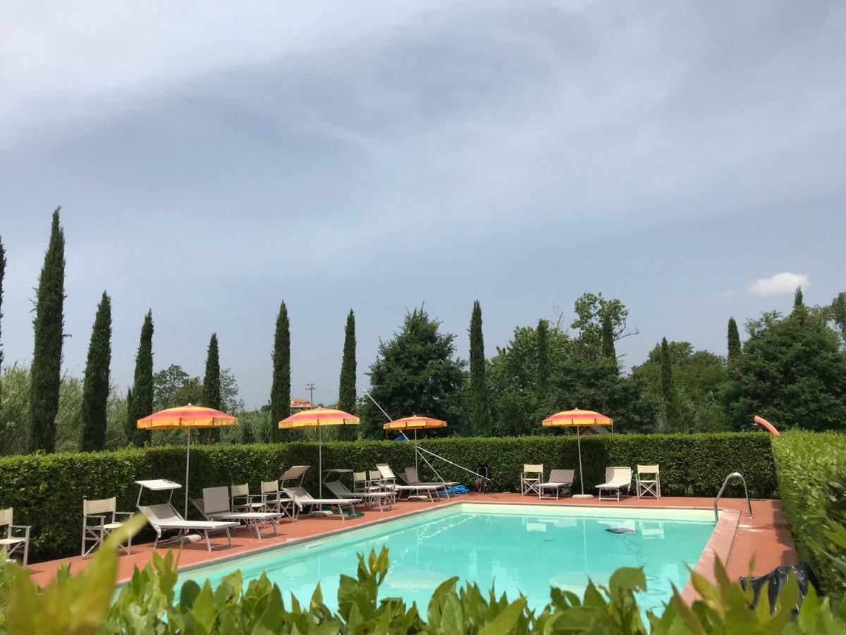 Casa Vacanze "Casale Al Pino" Riparbella Kültér fotó